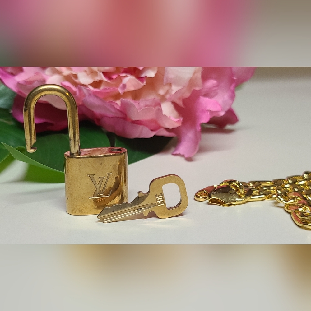 #308🔥 Louis Vuitton Lock And Key with gp Chain - Picture 9 of 12